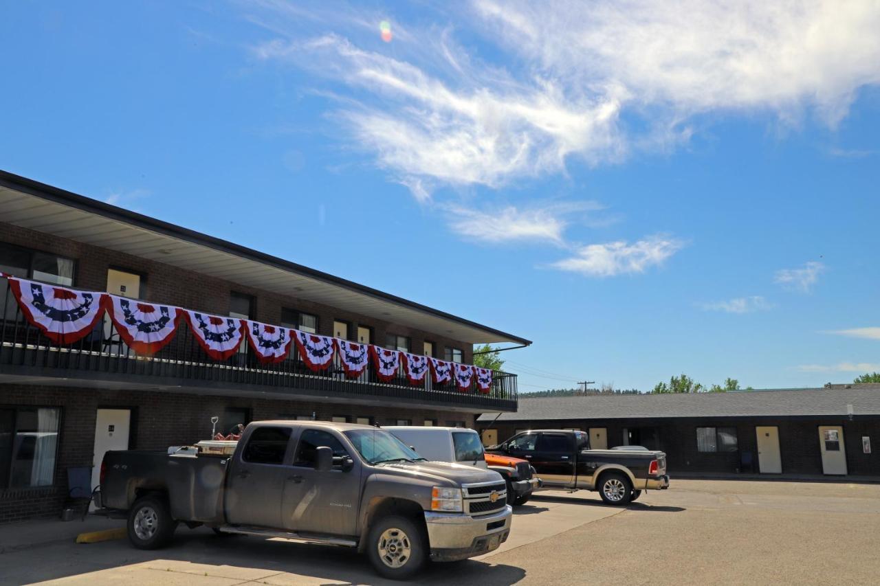 Big Sky Motel Roundup Exterior photo