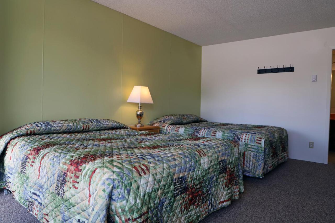 Big Sky Motel Roundup Exterior photo
